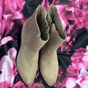 Elegant frye boots